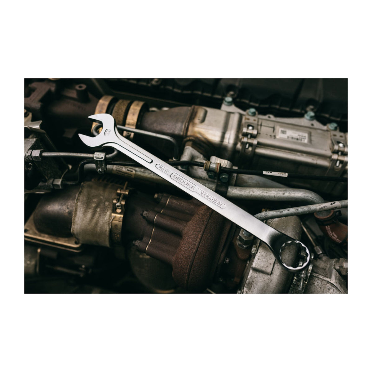 Llave combinada acodada